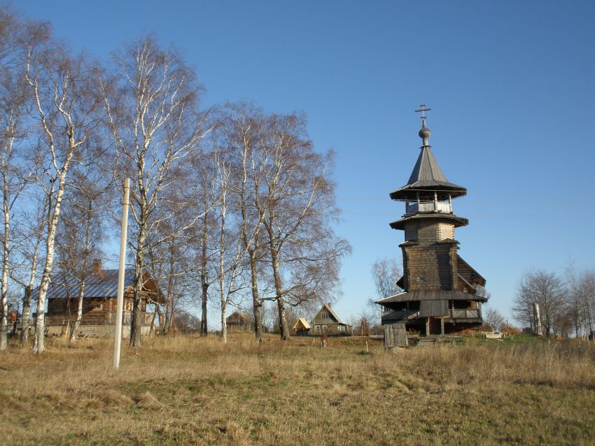 Церковь Благовещения Пресвятой Богородицы (новая), Благовещенье (Сергиево-Посадский городской округ, Московская область). фасады, Домик сторожа и храм, вид с запада
