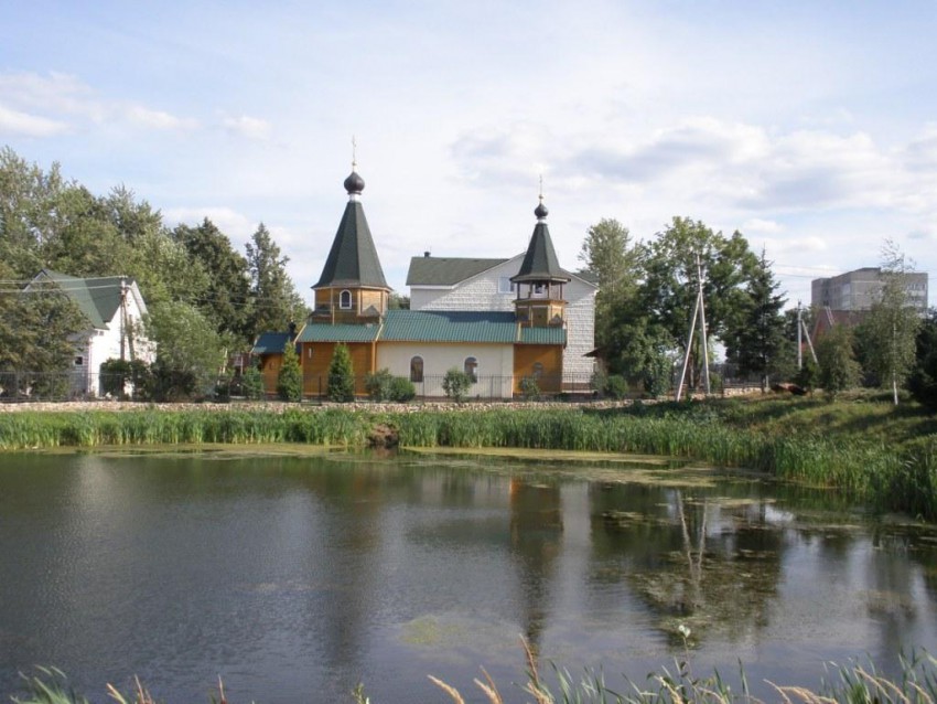Богородское, посёлок. Церковь Сергия Радонежского. общий вид в ландшафте, Вид с севера