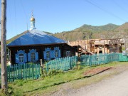 Церковь Успения Пресвятой Богородицы (новая), Времнная церковь и  рядом вновь строящеяся церковь.<br>, Шебалино, Шебалинский район, Республика Алтай