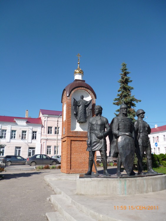Елец. Часовня-памятник в честь 850-летия Ельца. общий вид в ландшафте