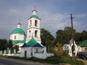 Часовня Ксении Петербургской, Вид с северо-запада. На переднем плане - часовня, на дальнем - Благовещенский храм<br>, Братовщина, Пушкинский район и гг. Ивантеевка, Королёв, Московская область