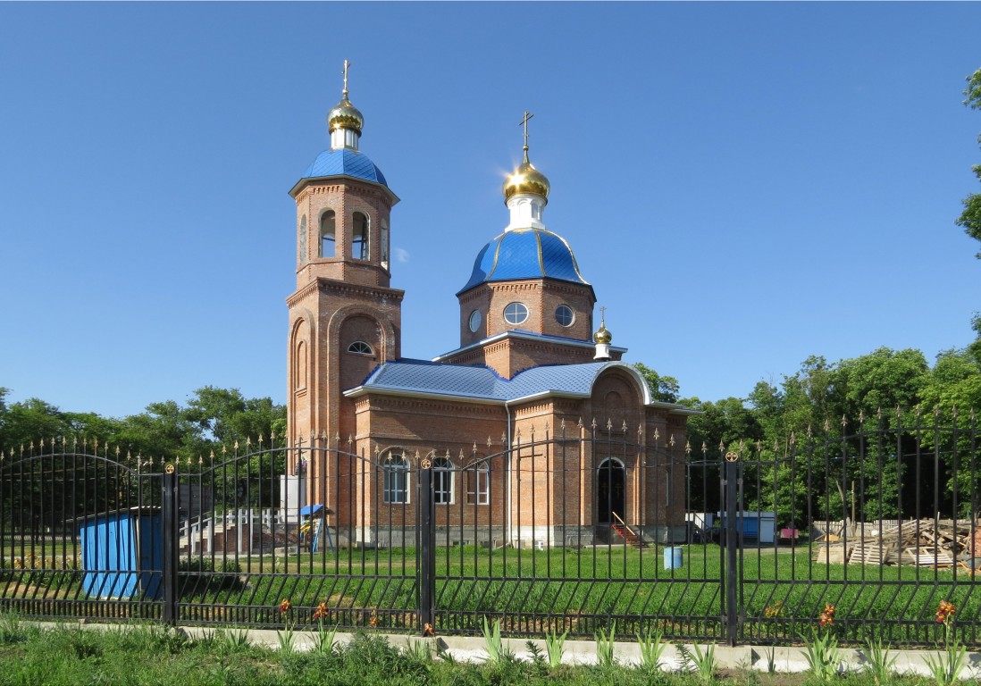 Зерноград. Церковь Введения во храм Пресвятой Богородицы. фасады