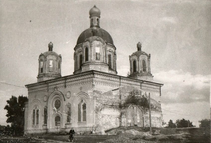 Церковь Троицы Живоначальной, Салобеляк (Яранский район, Кировская область). архивная фотография, Фото из архива Галины Шурыгиной. Публикуется с личного разрешения.