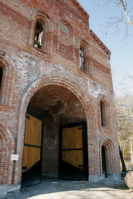 Богоявленский Аланский женский монастырь, Алагир (Алагирский район, Республика Северная Осетия-Алания). архитектурные детали, Ворота