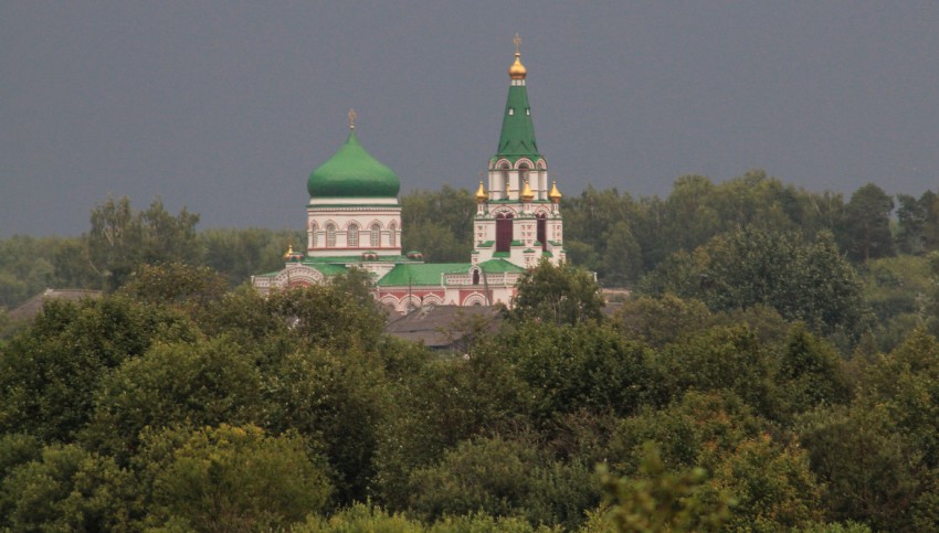 Лум. Церковь Рождества Иоанна Предтечи. общий вид в ландшафте