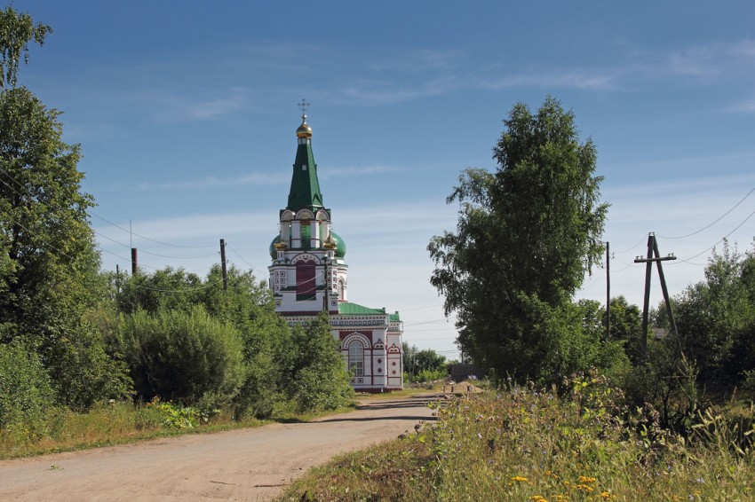 Лум. Церковь Рождества Иоанна Предтечи. общий вид в ландшафте