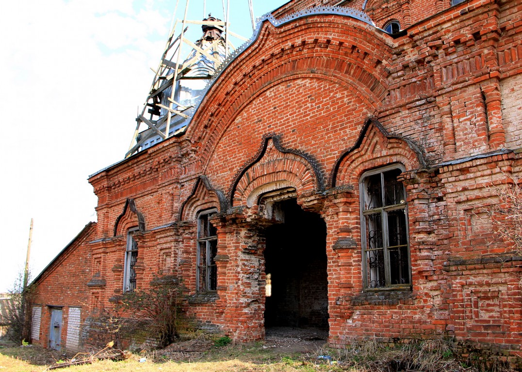 Церковь Иоанна Златоуста, Ныр (Тужинский район, Кировская область). архитектурные детали, Северный вход в храм.