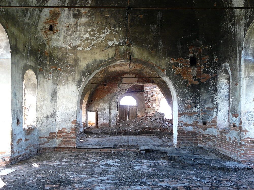 Церковь Михаила Архангела, Феклино (Красноармейский район, Челябинская область). интерьер и убранство, Вид в сторону притвора