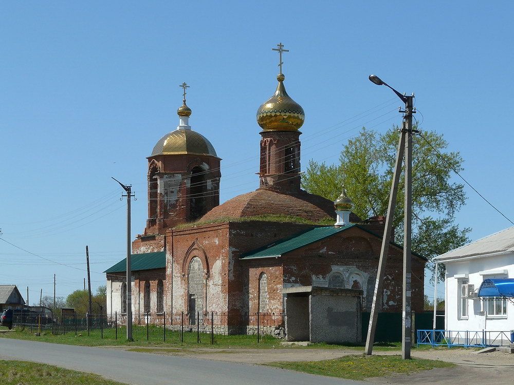 Алабуга. Церковь Димитрия Солунского. фасады, Храм с новыми куполами (вид с юго-востока)