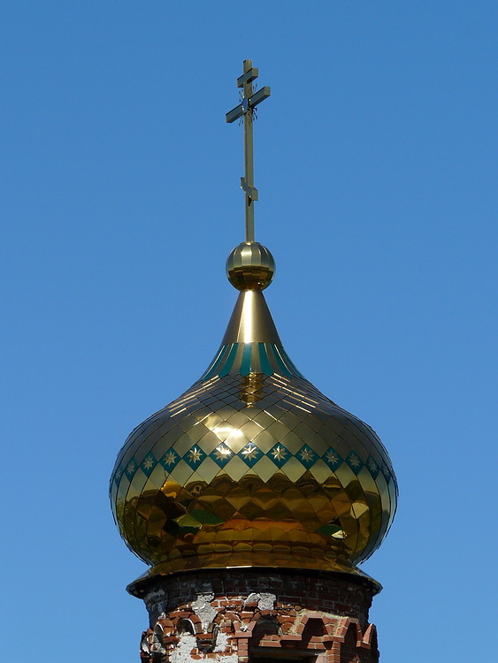 Алабуга. Церковь Димитрия Солунского. архитектурные детали, Главка и крест главного объёма церкви