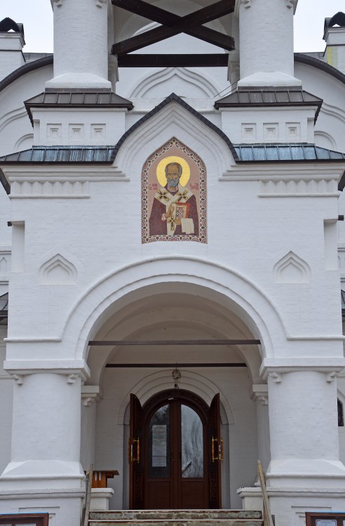 Церковь Новомучеников и исповедников Церкви Русской в Юбилейном, Королёв (Пушкинский район и гг. Ивантеевка, Королёв, Московская область). фасады