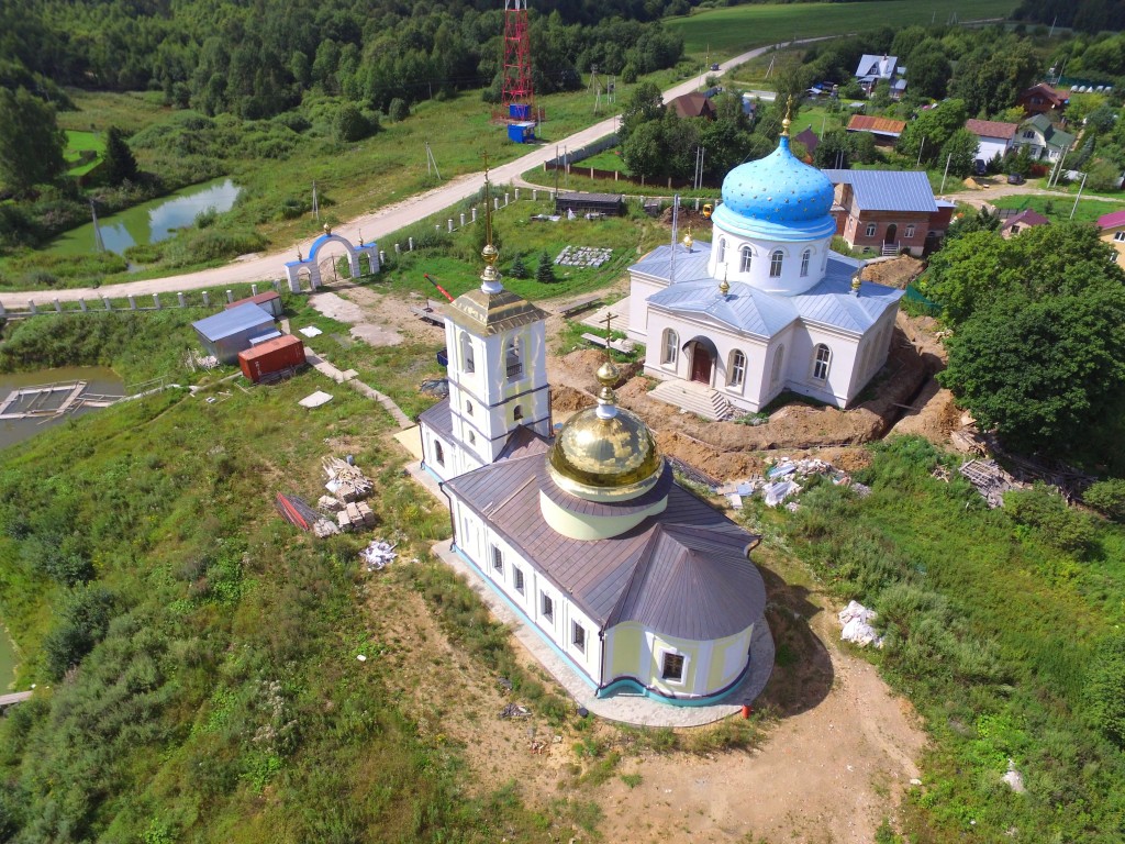 Церковь Спаса Всемилостивого, Гагино (Сергиево-Посадский городской округ, Московская область). общий вид в ландшафте, Вид с юго-востока, фото с квадрокоптера.