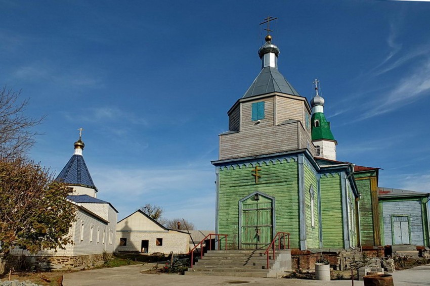 Покровский мужской монастырь. Церковь Покрова Пресвятой Богородицы, Верхнемакеевка (Кашарский район, Ростовская область). фасады