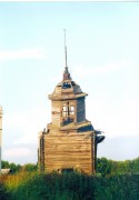 Часовня Покрова Пресвятой Богородицы, Вид с главной улицы (личный архив Сосулина Д.С.)<br>, Село, Каргопольский район, Архангельская область