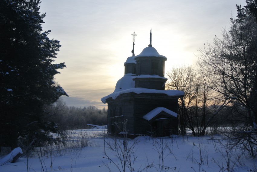 Часовня Сретения Господня, Коржа (Каргопольский район, Архангельская область). общий вид в ландшафте
