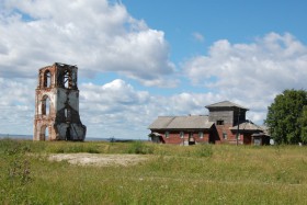 Морщихинская (Нокола). Храмовый комплекс. Церковь Михаила Архангела и колокольня церкви Рождества Пресвятой Богородицы