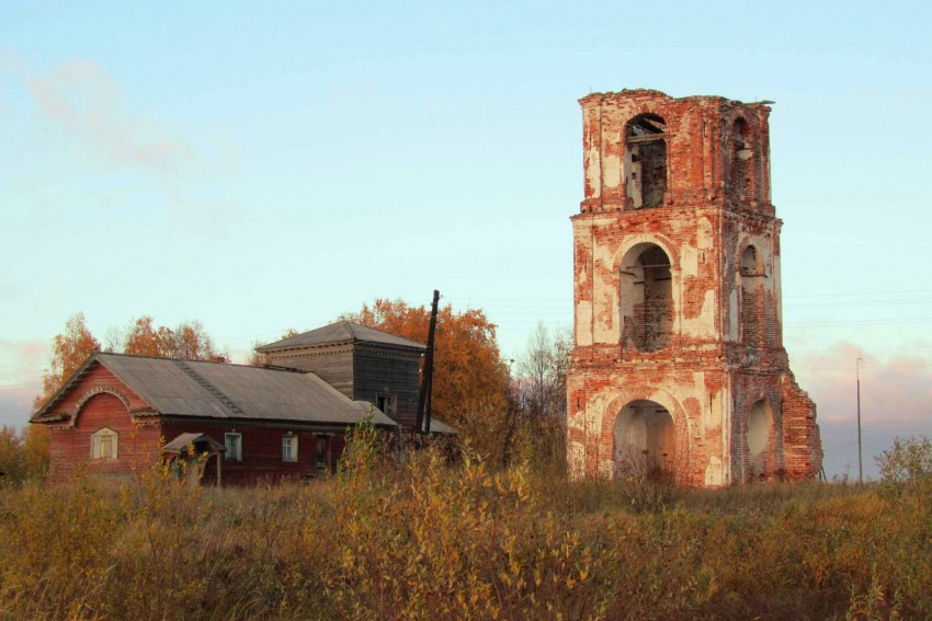 Морщихинская (Нокола). Храмовый комплекс. Церковь Михаила Архангела и колокольня церкви Рождества Пресвятой Богородицы. фасады, вид с юго-запада