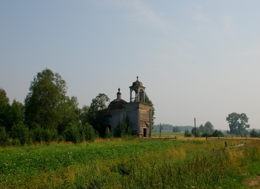 Канзапельда (Давыдовская). Церковь Кирика и Иулитты. общий вид в ландшафте