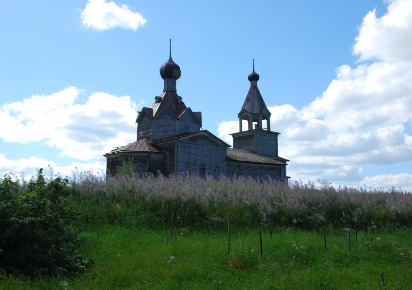 Церковь Троицы Живоначальной, Мондино (Онежский район, Архангельская область). общий вид в ландшафте