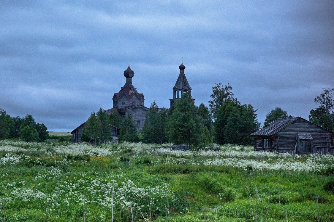 Церковь Троицы Живоначальной, Мондино (Онежский район, Архангельская область). общий вид в ландшафте