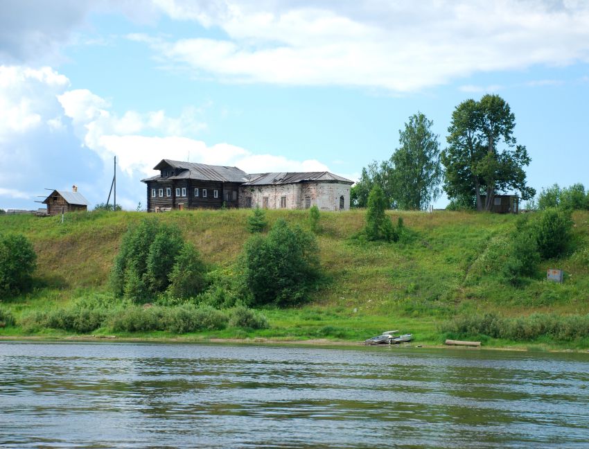 Коченга (Коченьга). Церковь Спаса Преображения. общий вид в ландшафте