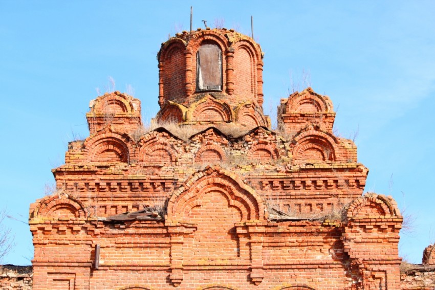 Церковь Рождества Пресвятой Богородицы (каменная), Жеремино (Суворовский район, Тульская область). архитектурные детали, Фрагмент южного фасада