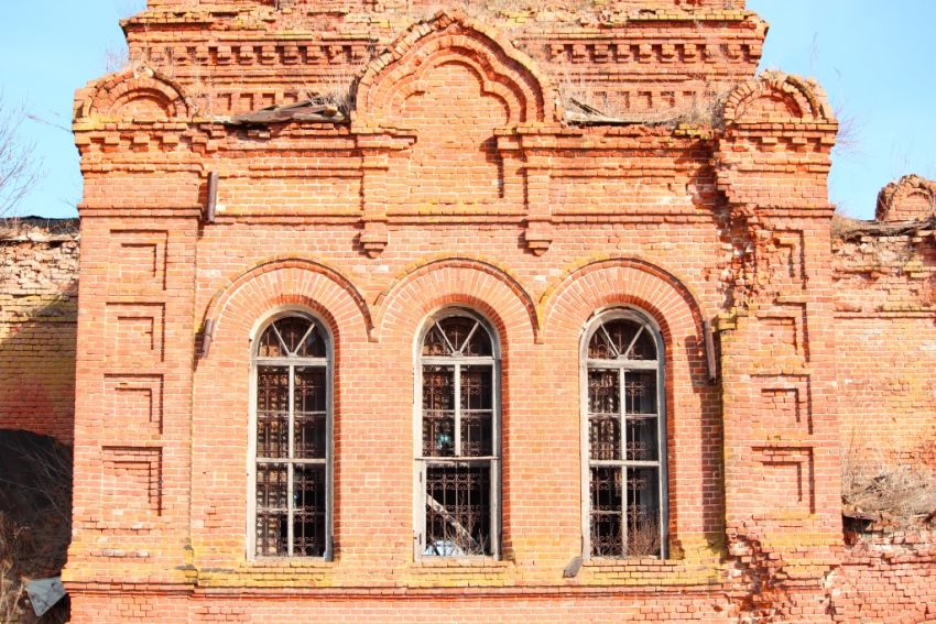 Церковь Рождества Пресвятой Богородицы (каменная), Жеремино (Суворовский район, Тульская область). архитектурные детали, Фрагмент южного фасада