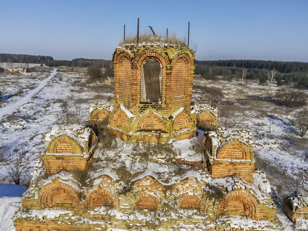 Церковь Рождества Пресвятой Богородицы (каменная), Жеремино (Суворовский район, Тульская область). архитектурные детали, Завершение
