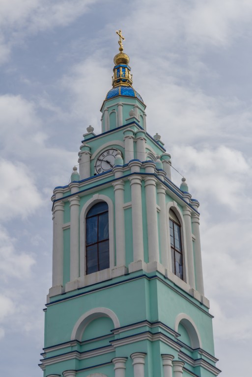 Собор Богоявления Господня (новый), Усмань (Усманский район, Липецкая область). архитектурные детали, Верхний ярус и завершение колокольни