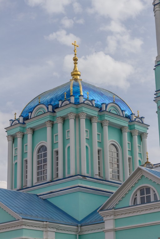 Собор Богоявления Господня (новый), Усмань (Усманский район, Липецкая область). архитектурные детали, Купол и завершение основного объема
