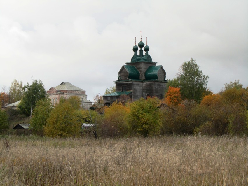 Нелазское. Храмовый комплекс. Церкви Успения Пресвятой Богородицы и Михаила Архангела. общий вид в ландшафте, вид с юго-востока