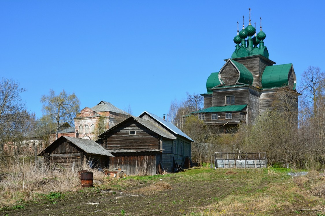 Храмовый комплекс. Церкви Успения Пресвятой Богородицы и Михаила Архангела, Нелазское (Череповецкий район, Вологодская область). фасады, Общий вид комплекса с юго-востока
