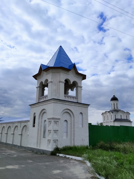 Владимирский скит, Дворцы (Дзержинский район, Калужская область). архитектурные детали, угловая башня скита