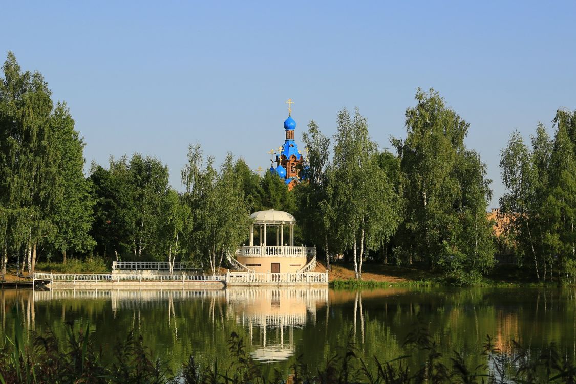 Церковь Преображения Господня, Звёздный Городок (Лосино-Петровский городской округ и ЗАТО Звёздный городок, Московская область). общий вид в ландшафте