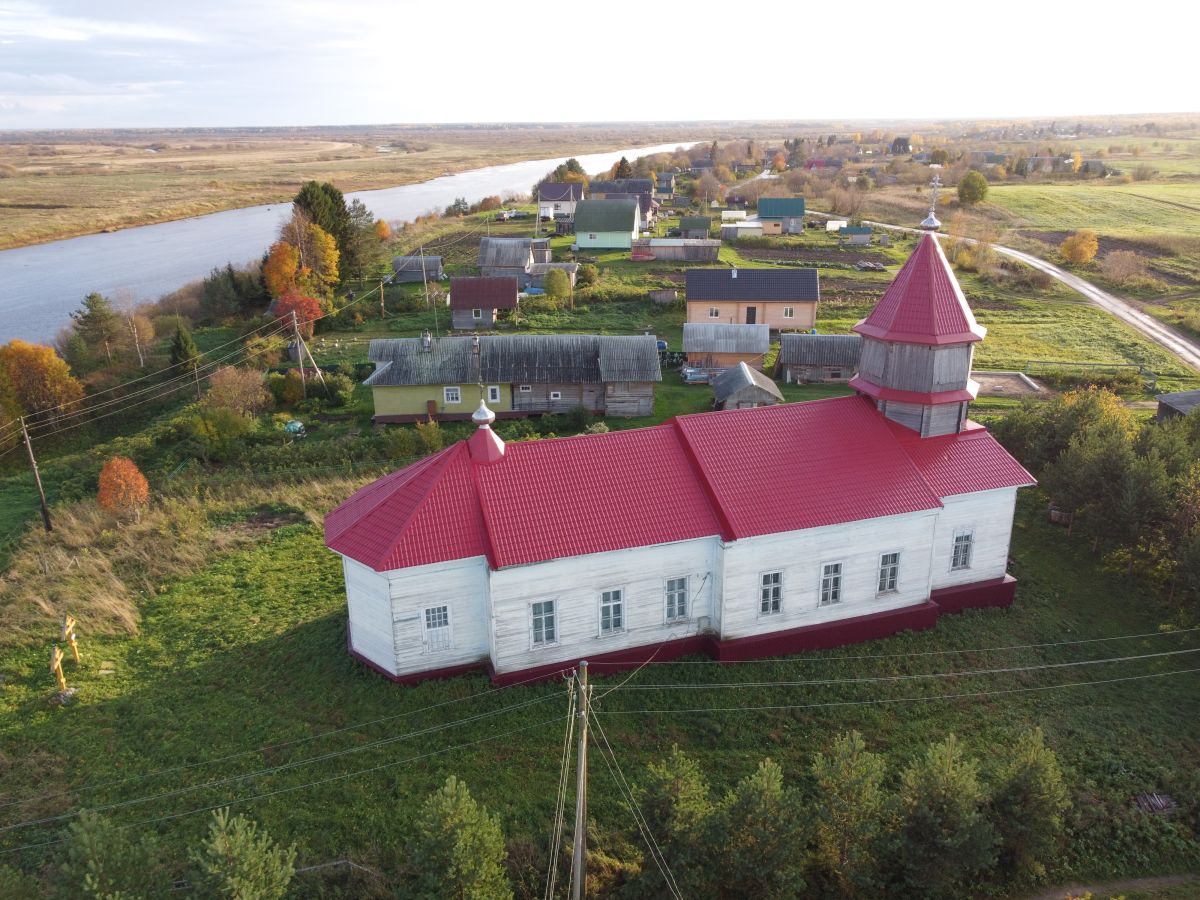 Церковь Космы и Дамиана (Сретения Господня), Погост (Курья) (Холмогорский район, Архангельская область). фасады