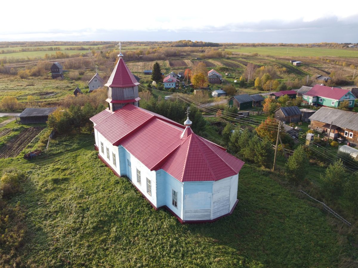 Церковь Космы и Дамиана (Сретения Господня), Погост (Курья) (Холмогорский район, Архангельская область). фасады
