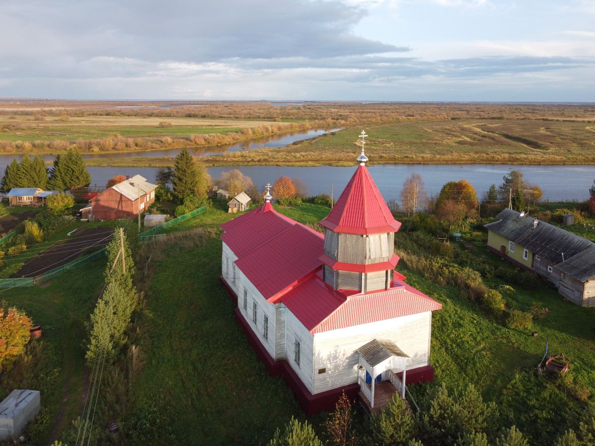 Церковь Космы и Дамиана (Сретения Господня), Погост (Курья) (Холмогорский район, Архангельская область). фасады