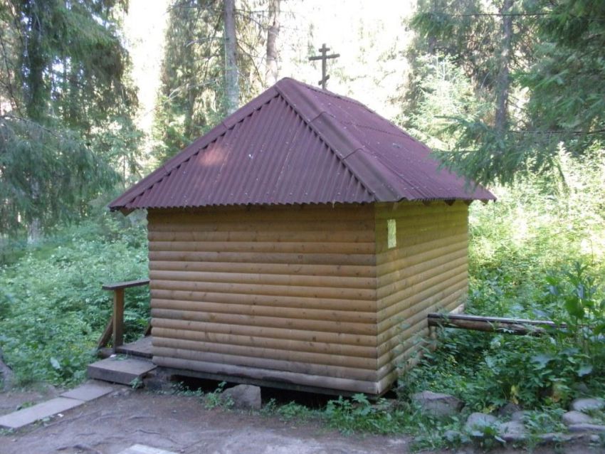Троицкий Павло-Обнорский мужской монастырь. Часовня Павла Обнорского на святом источнике, Юношеское (Грязовецкий район, Вологодская область). фасады, Купальня на святом источнике
