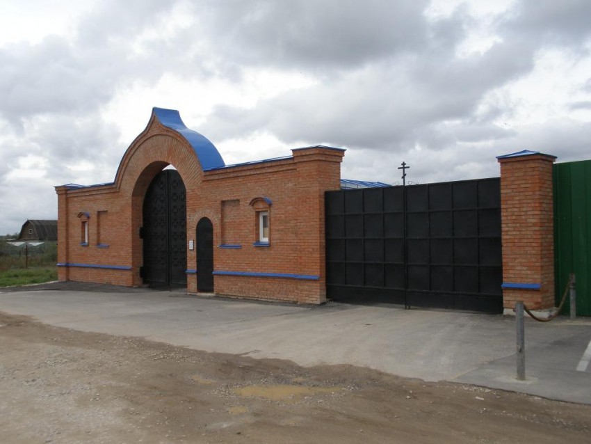 Владимирский скит, Дворцы (Дзержинский район, Калужская область). дополнительная информация, Ворота скита