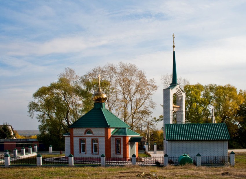 Часовня Рождества Христова, Лески (Краснинский район, Липецкая область). общий вид в ландшафте