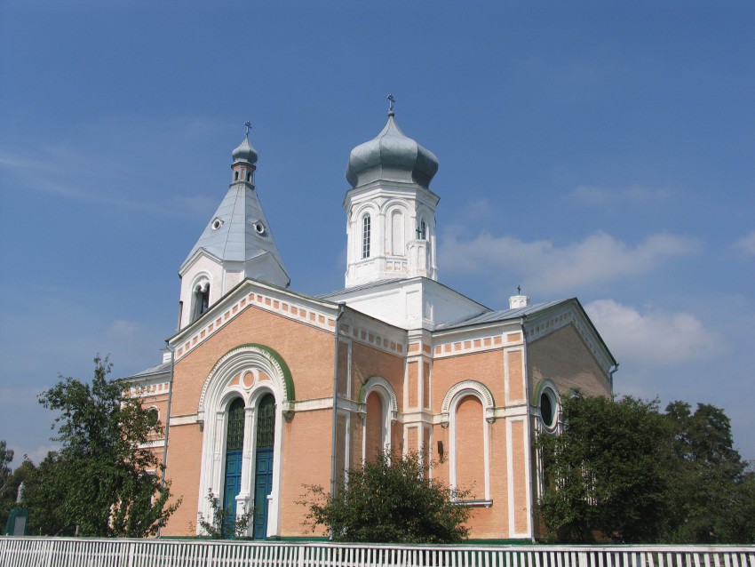 Медведевка. Церковь Успения Пресвятой Богородицы. общий вид в ландшафте