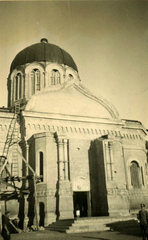 Церковь Покрова Пресвятой Богородицы, Смела (Черкасский район, Украина, Черкасская область). архивная фотография, Западный фасад храма. Фото 1941 г. с аукциона e-bay.de