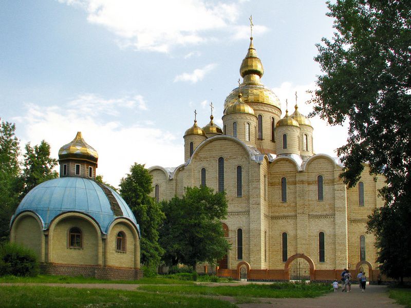 Черкассы. Кафедральный собор Михаила Архангела. общий вид в ландшафте
