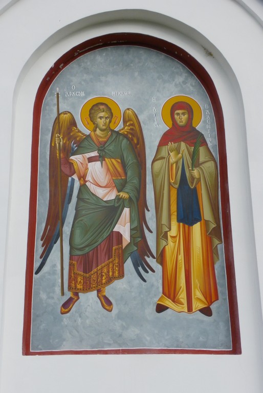Церковь Благовещения Пресвятой Богородицы, Красная Горка (Всеволожский район, Ленинградская область). архитектурные детали, Архангел Михаил и св. Валентина