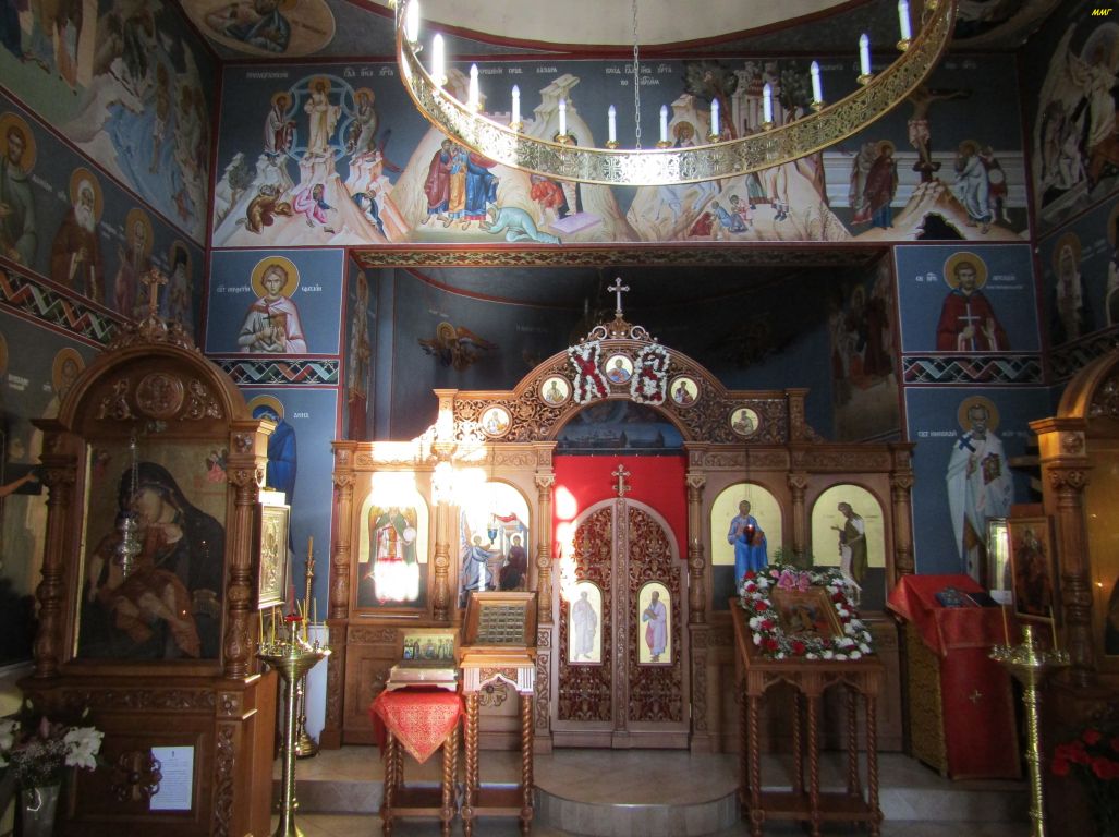 Церковь Благовещения Пресвятой Богородицы, Красная Горка (Всеволожский район, Ленинградская область). интерьер и убранство, Храм внутри расписан в греческом стиле.