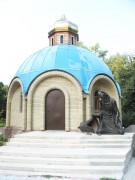 Собор Михаила Архангела, Часовня у Михайловского собора и памятник разрушенным храмам и погибшим священнослужителям. 2004.<br>, Черкассы, Черкасский район, Украина, Черкасская область