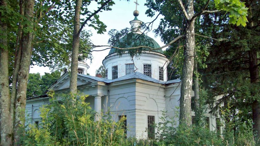 Церковь Рождества Христова, Заовражье (Кувшиновский район, Тверская область). фасады, Были у храма рано утром, часов в 6 утра..