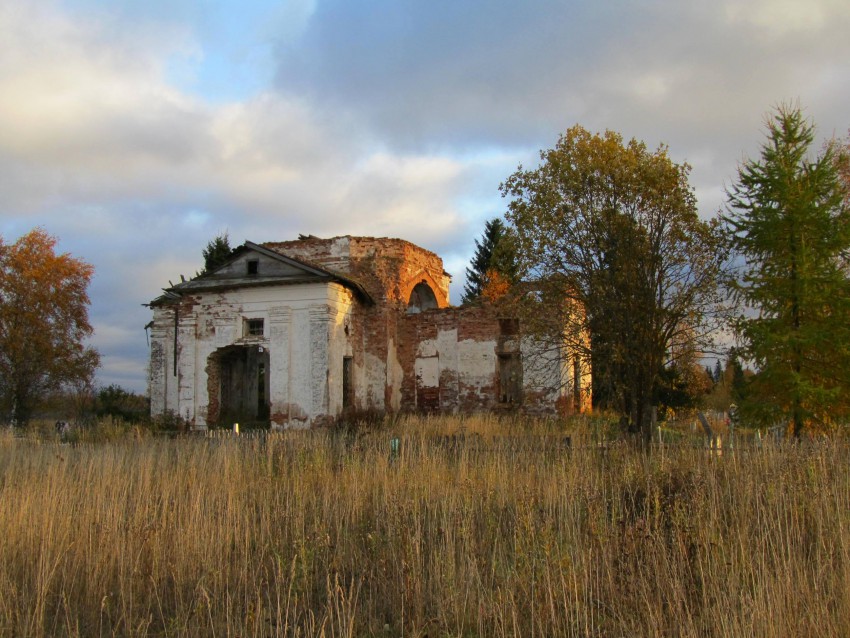 Калитинка (Погост). Церковь Михаила Архангела. общий вид в ландшафте, вид с юга