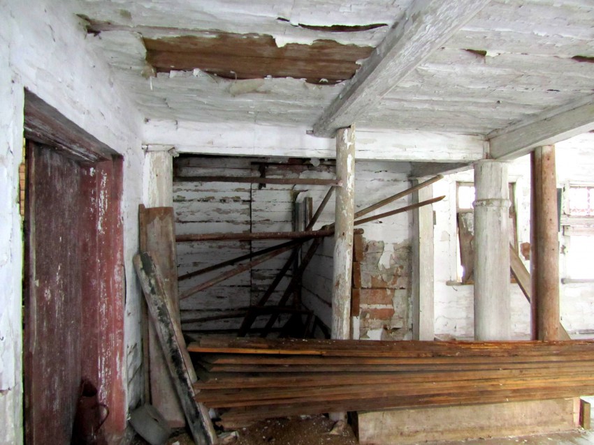 Церковь Георгия Победоносца, Наумовская (Замошье), урочище (Каргопольский район, Архангельская область). интерьер и убранство, северная часть трапезной