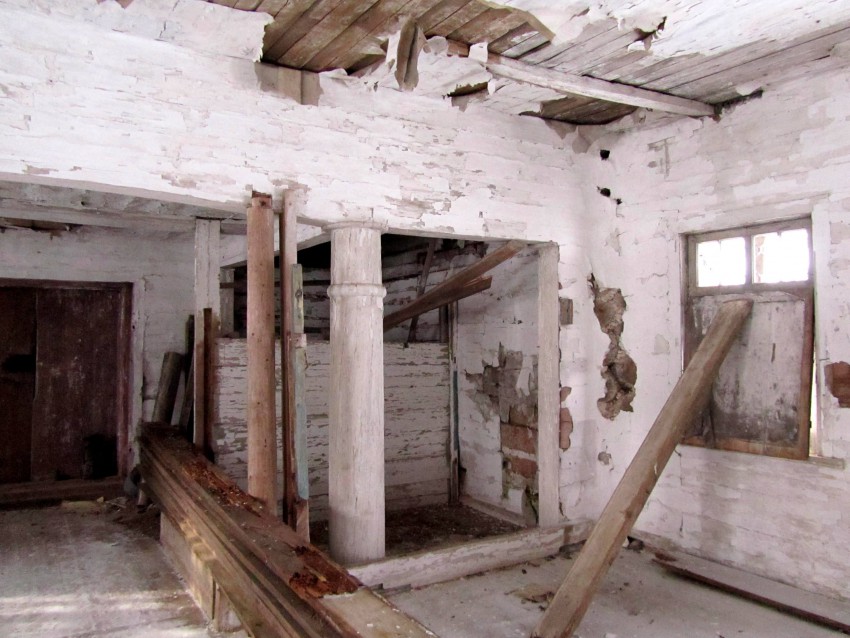 Церковь Георгия Победоносца, Наумовская (Замошье), урочище (Каргопольский район, Архангельская область). интерьер и убранство, юго-восточный угол трапезной